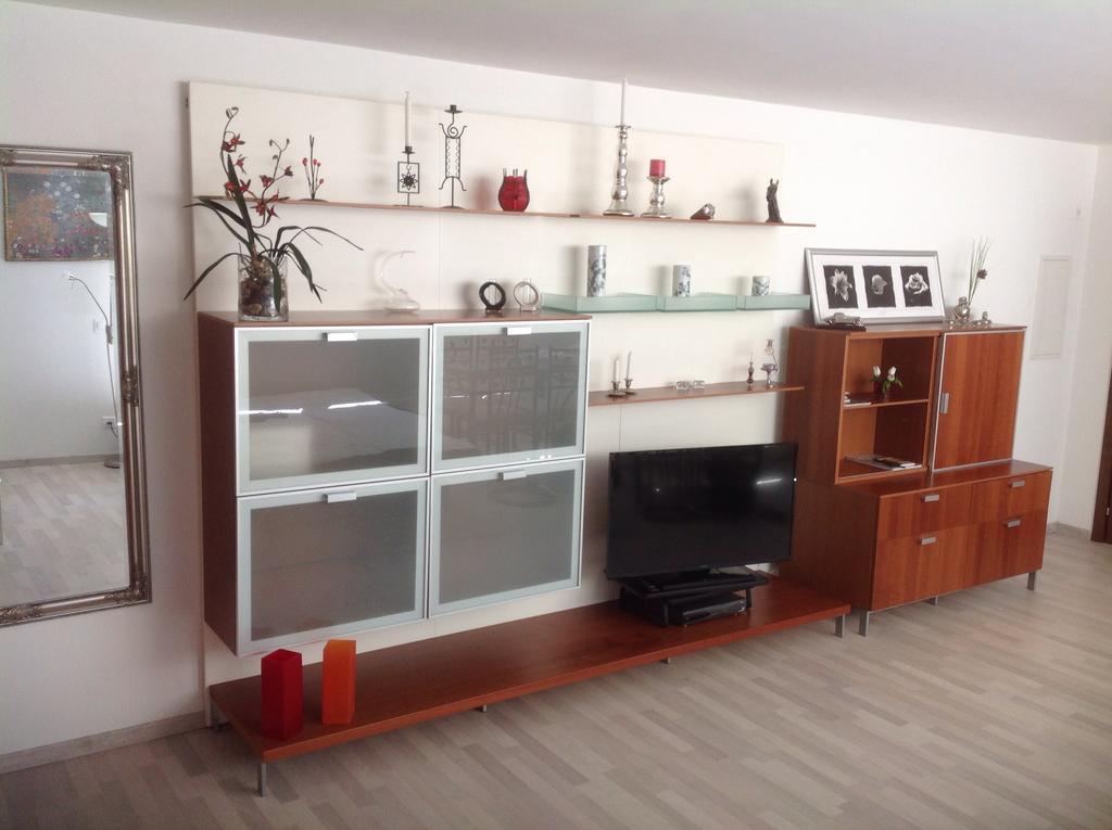 Studio 1 1/2 Contone Szoba fotó
